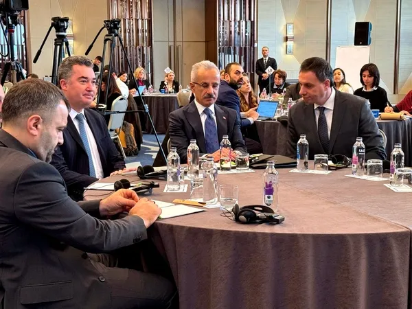 bakan-uraloglu-erkeklerin-egemen-oldugu-tasimacilik-ve-lojistik-alanlarinda-kadinlarin-istihdamini-artirmak-ic-1738240954267.jpg