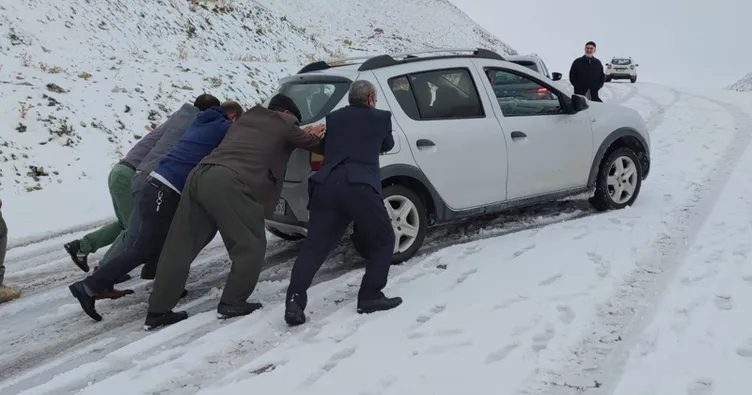 Van Bahçesaray’da kar çilesi
