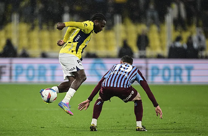 canli-fenerbahce-trabzonspor-ilk-yarida-tek-gol-var-1743958794277.jpeg