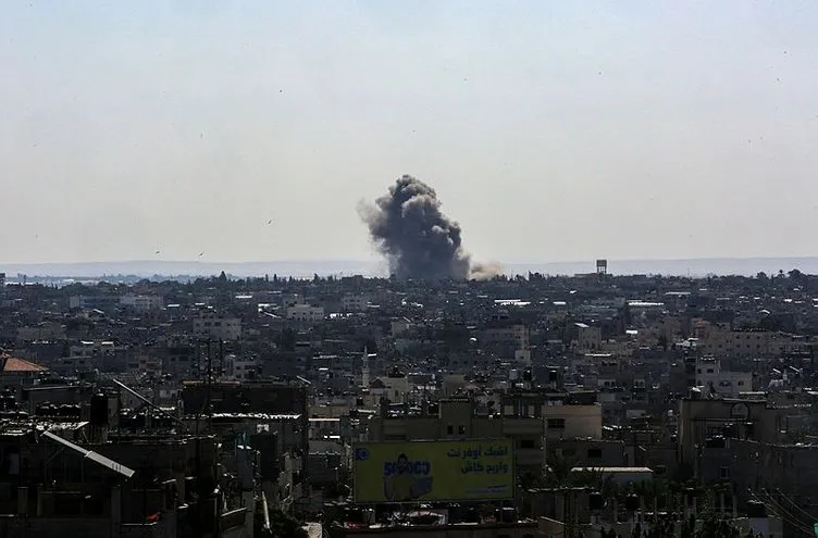 Son dakika: İsrail vahşete devam ediyor! Savaş uçakları Gazze’de El-Ehali Hastanesi’ni bombaladı