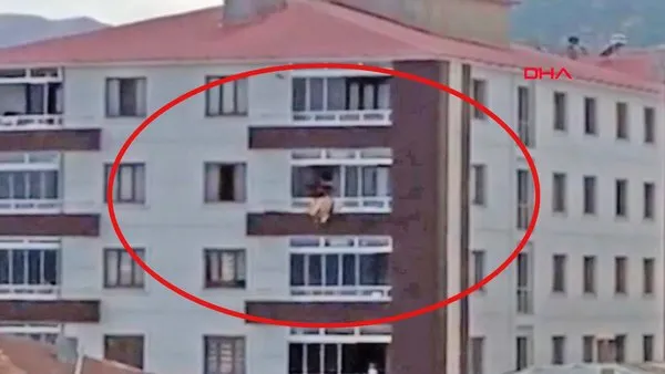 Son dakika haberi | Bingöl'de dehşet! 17 yaşındaki kızın cam silerken balkondan düşme anı görüntüleri ortaya çıktı | Video