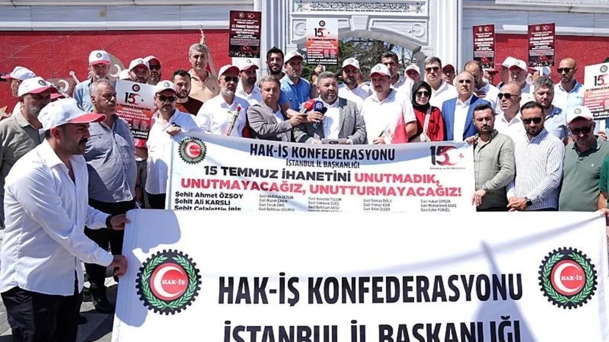 Hak-İş 15 Temmuz şehitlerini andı