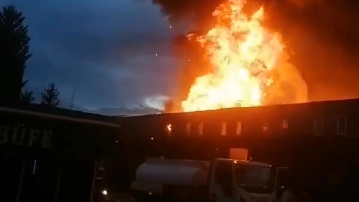 SON DAKİKA | Ordu’da korkutan yangın: Market deposu ve iş yeri alevlere teslim oldu! SON DAKİKA | Ordu’da korkutan yangın: Market deposu ve iş yeri alevlere teslim oldu!