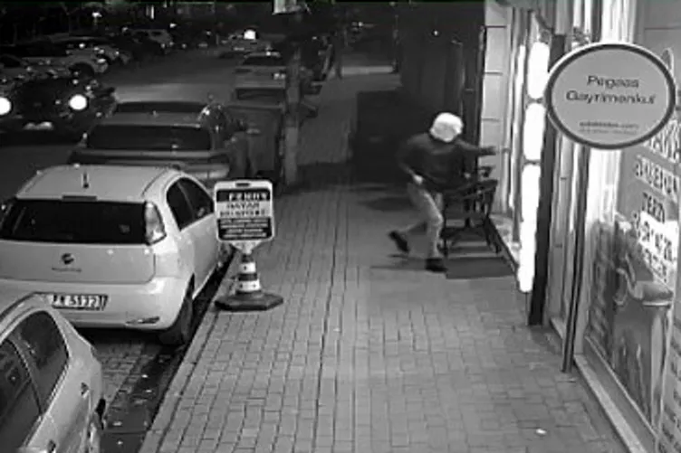 Avcılar’da kuaför dükkanına saldırı: Silah tutukluk yapınca bakın ne yaptı!