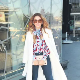 Hadise’ye dost kazığı