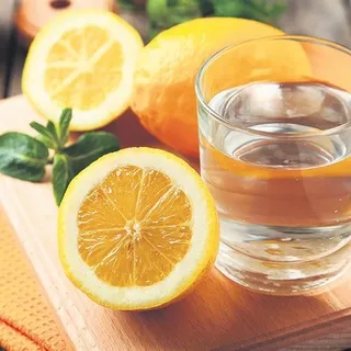 Ekşi meyve ve limonlu su tüketin