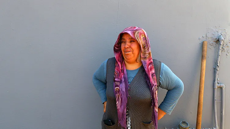 Antalya’da korkutan yangın: Gözyaşları eşliğinde yangına müdahale etmeye çalıştı!