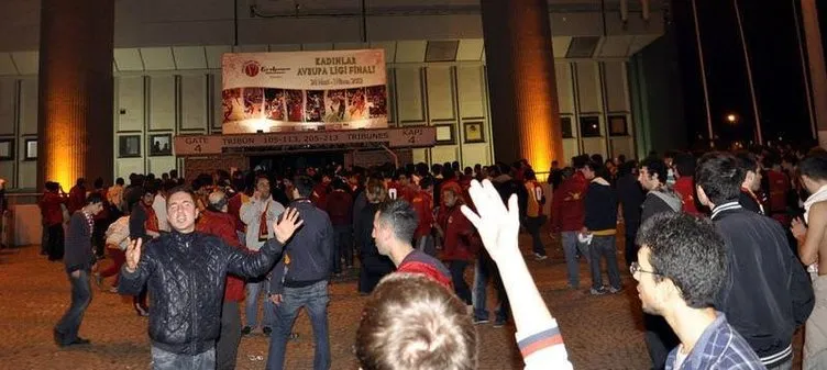 Galatasaray Medical Park - Fenerbahçe derbisinde olaylar çıktı