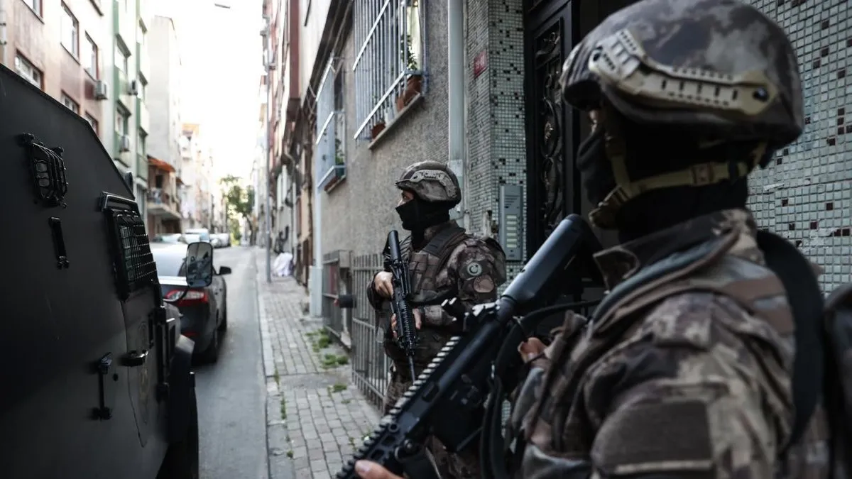 İstanbul'da zehir tacirlerine operasyon: 153 gözaltı