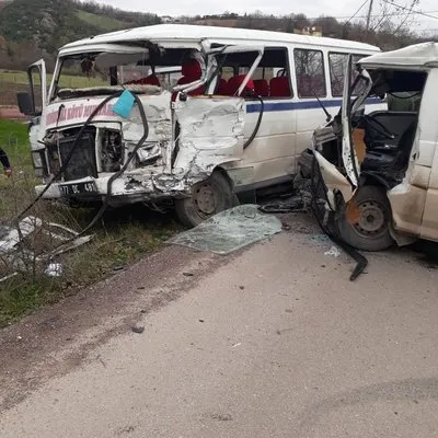 Yalova’da yolcu minibüsü ve panelvan çarpıştı: 5 yaralı