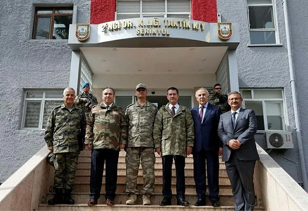 Milli Savunma Bakanı Nurettin Canikli sınır hattında