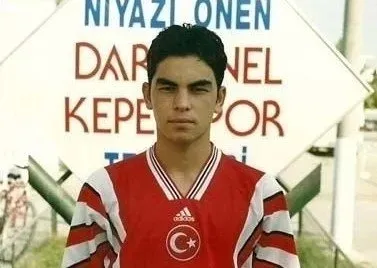 Ünlü futbolcuların gençlik hallerini görünce çok şaşıracaksınız! Listede kimler var kimler... Cristiano Ronaldo, Mbappe, Iniesta, Şenol Güneş