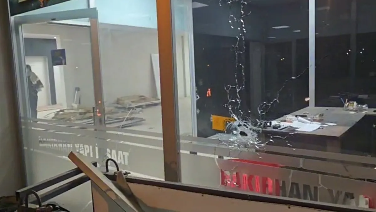 Mardin’de 4 işyerine otomatik silahlarla ateş açıldı Mardin’de 4 işyerine otomatik silahlarla ateş açıldı