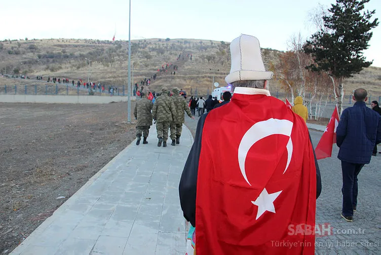 Binlerce Erzurumlu 141 yıl önceki gibi Tabyalara yürüdü