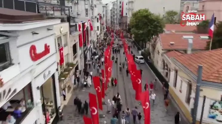 İstiklal Caddesi 100’üncü yıla özel Türk Bayraklarıyla donatıldı