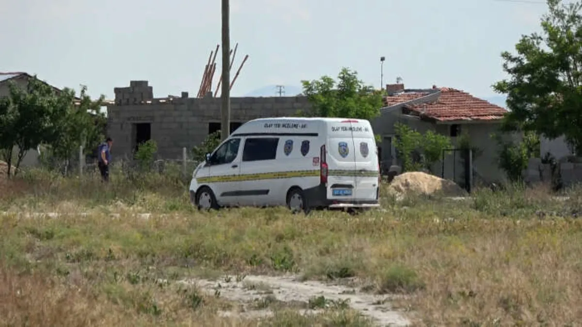Husumetli aileler arasında bıçaklı, taşlı, sopalı kavga: 5 yaralı Husumetli aileler arasında bıçaklı, taşlı, sopalı kavga: 5 yaralı