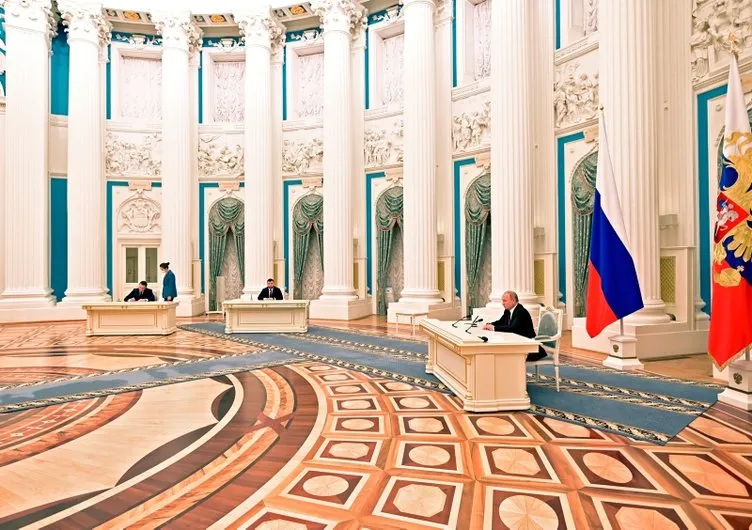 SON DAKİKA: Zelenski böyle meydan okudu! Putin’in kararına çok sert tepki; işte Rusya Ukrayna krizi ile ilgili son gelişmeler...