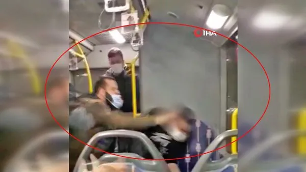SON DAKİKA: İstanbul'da Metrobüste genç kadına taciz dehşetinin görüntüleri ortaya çıktı! Sapığa müdahale anı kamerada...
