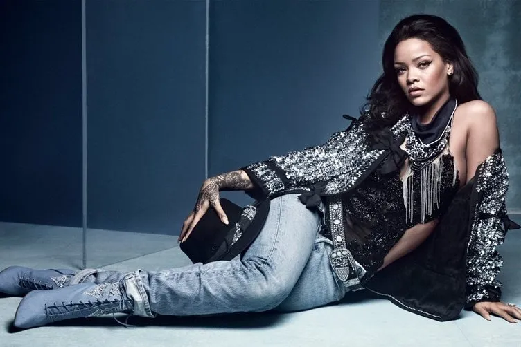 Rihanna’nın 8 bin 200 TL’lik sandaleti