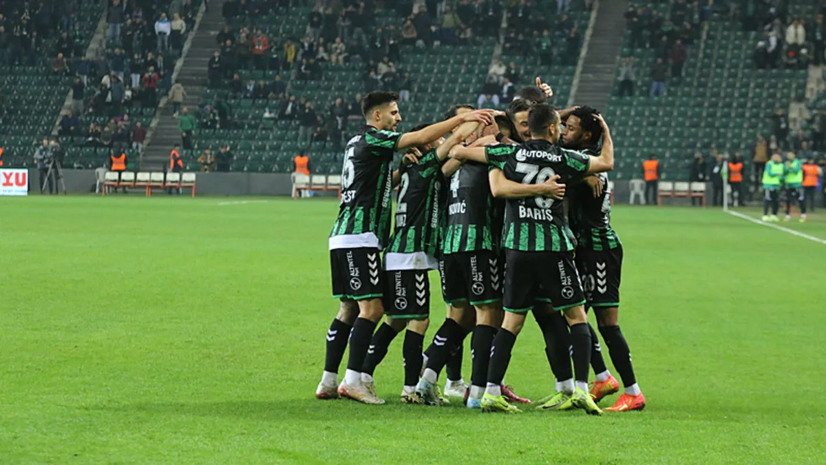 Kocaelispor, evinde Adanaspor'u 2 golle geçti! Kocaelispor, evinde Adanaspor'u 2 golle geçti!