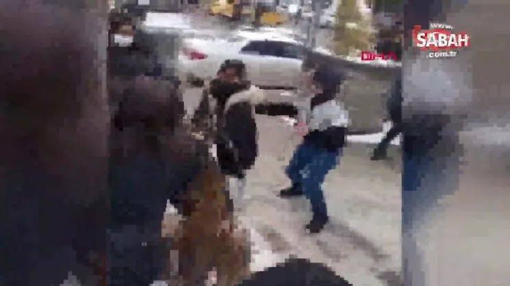 Kars'ta liseli kızlar parkta kavga etti! O anlar kamerada | Video
