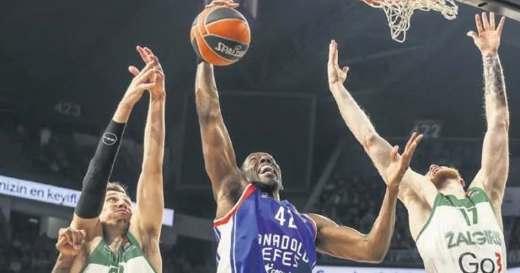 Anadolu Efes’ten Zalgiris’e geçit yok