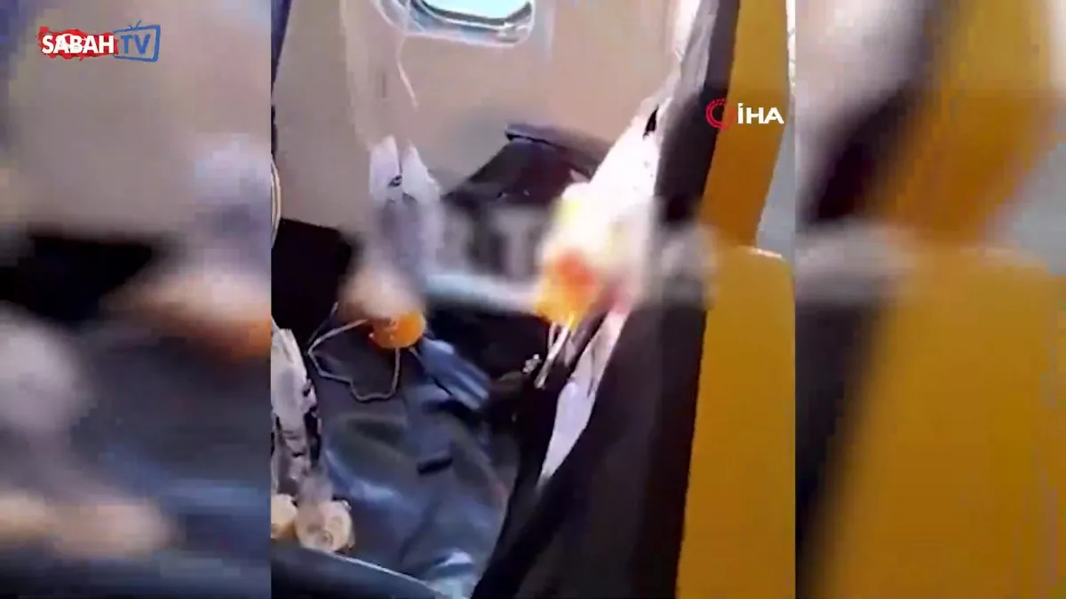 Yolcu uçağında panik anları: Motordan kopan parça kabindeki camı kırdı! | Video videosunu izle Yolcu uçağında panik anları: Motordan kopan parça kabindeki camı kırdı! | Video videosunu izle