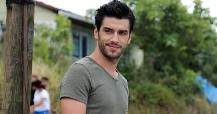 Şeref Sözü’nün Faruk Malik’i Aras Aydın kimdir, kaç yaşında? Aras Aydın hangi dizilerde oynadı?