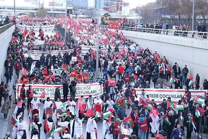 ‘Kahrolsun PKK’ sloganları atan vatandaşlara 'şerefsizler' demişti! Vatandaşlar adliyeye akın etti: Fatih Altaylı'ya suç duyurusu