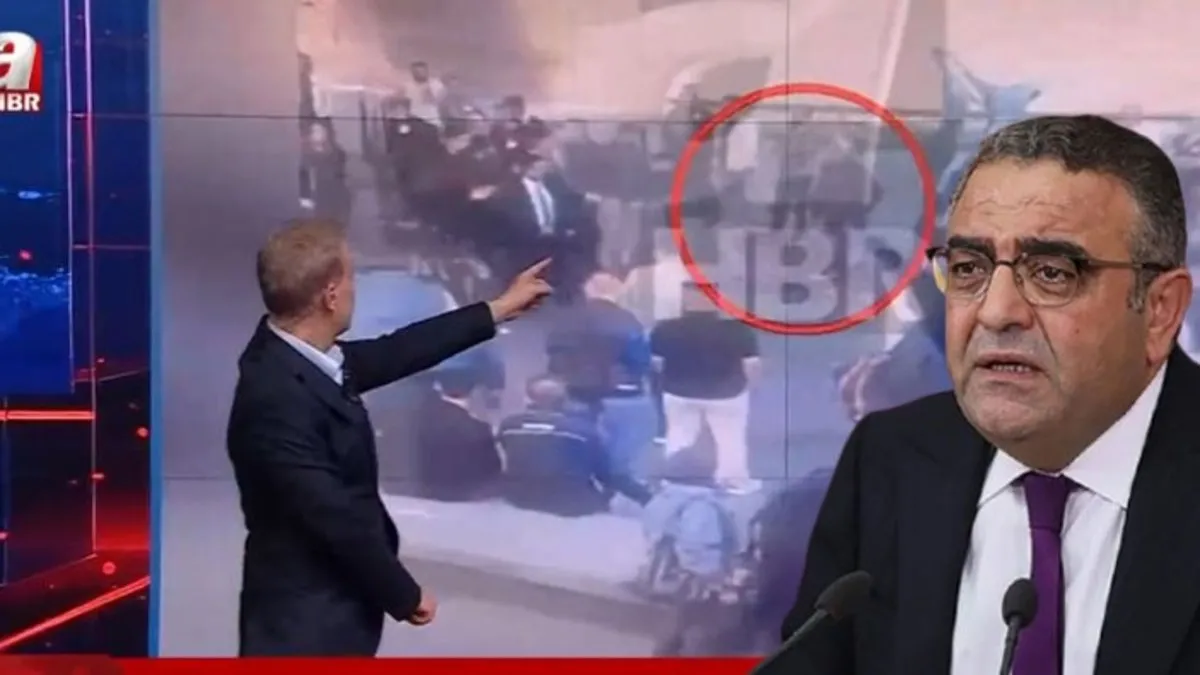 Özgür Özel’e yönelik saldırıda yeni gelişme! Saldırgan CHP’li Tanrıkulu ile tokalaşmış Özgür Özel’e yönelik saldırıda yeni gelişme! Saldırgan CHP’li Tanrıkulu ile tokalaşmış