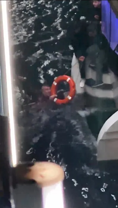 SON DAKİKA... Galata Köprüsü’de korku dolu anlar! Korkuluğa yaslanınca…