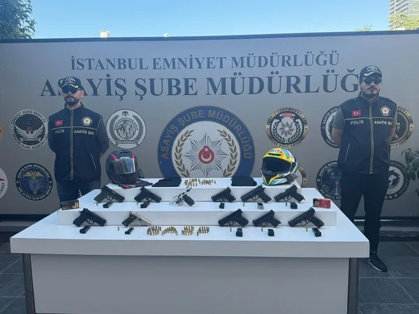 istanbul-merkezli-3-ilde-cete-operasyonu-44-kisi-gozaltina-alindi-1758532570210.jpg
