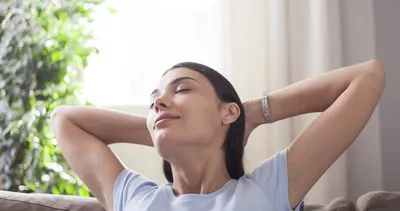 Kışın cam açmadan evinizi ferahlatmanın en doğal yöntemi! Kaloriferin üzerine bir yaprak koyun ve farkı anında hissedin…