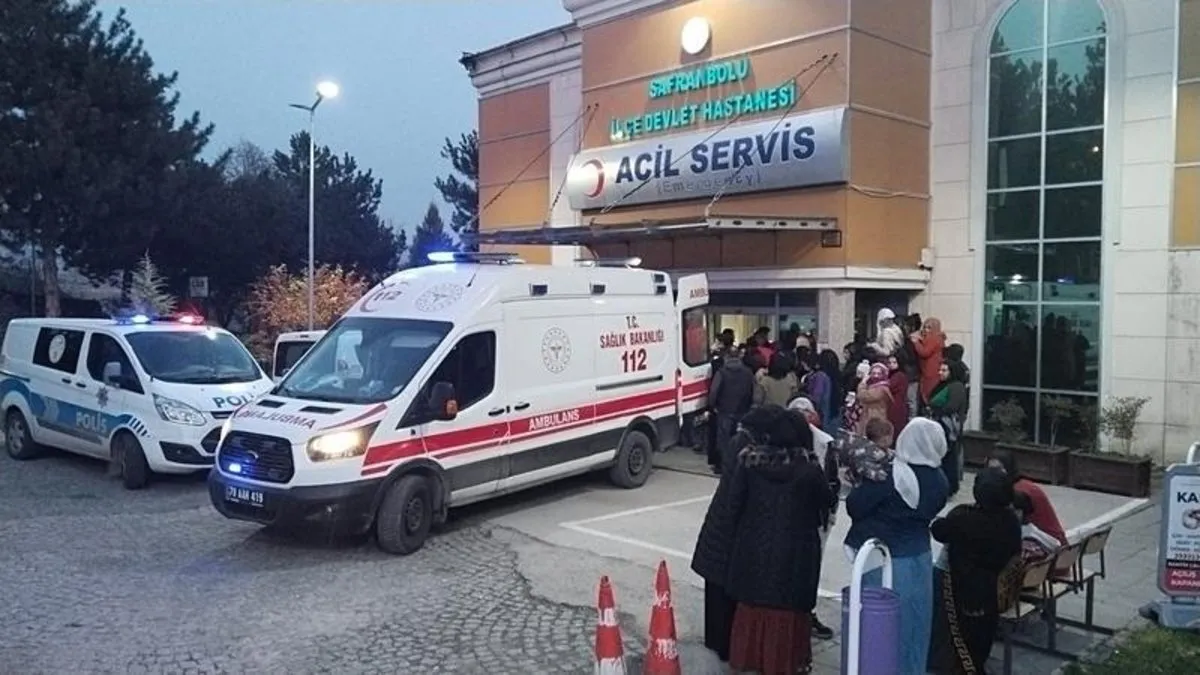 Husumetli olduğu eski muhtarı 4 yerinden bıçaklayıp, ağır yaraladı Husumetli olduğu eski muhtarı 4 yerinden bıçaklayıp, ağır yaraladı