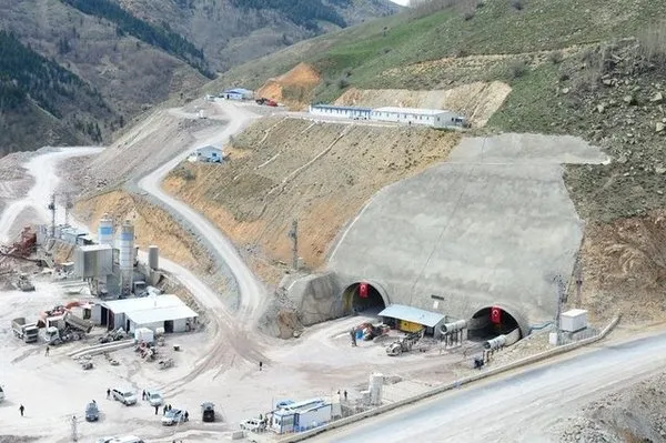 Türkiye'nin en büyük tünellerinden biri Eğribel Geçidi'ne yapılıyor