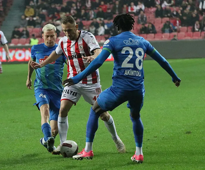 son-dakika-haberi-karadeniz-derbisinde-kazanan-samsunspor-rizespor-3-golle-yikildi-1708715154699.jpeg
