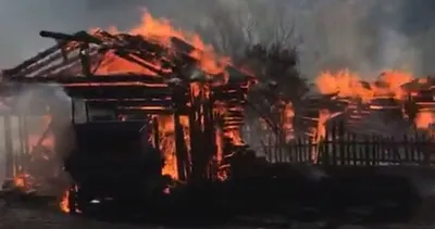 Kastamonu’da 1 ev 3 samanlık küle döndü