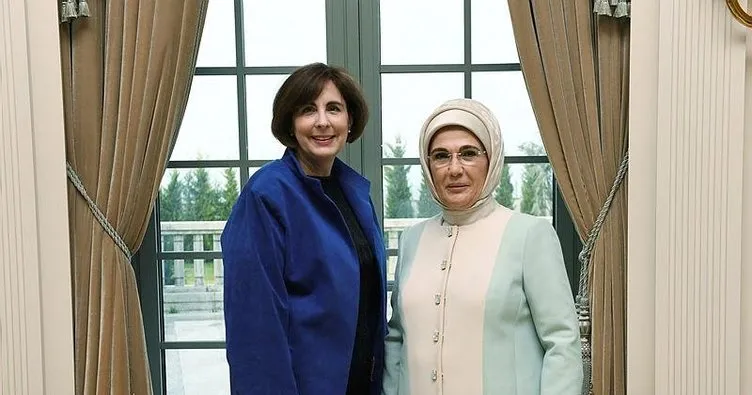 Emine Erdoğan, ABD’nin Ankara Büyükelçisi David Satterfield’in eşi Elizabeth Fritschle ile bir araya geldi