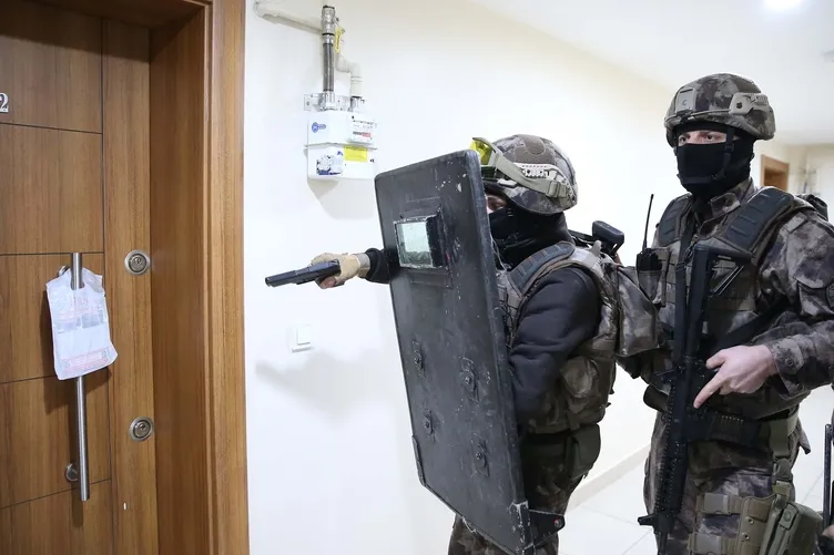 Son Dakika Haberi: Esenyurt'ta lüks rezidansa baskın!