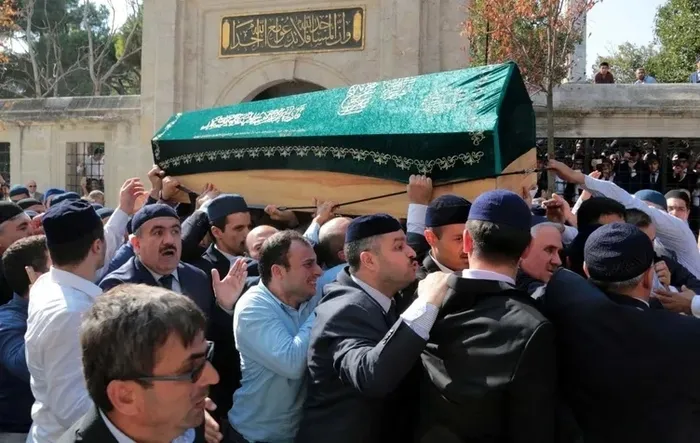 mezari-acilan-eski-bakan-denizolgundan-alinan-orneklere-iliskin-belgeler-adli-tip-kurumunda-raporlastirilacak-1788440429067.jpeg