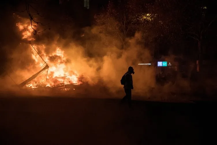 Fransa'da akaryakıt zammı protestoları sürüyor