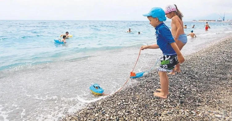 Antalya’da deniz suyu temiz