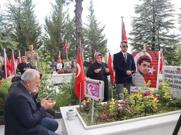 sehit-mehmet-turken-sahadetinin-8-yilinda-dualarla-anildi-1779472654528.jpg