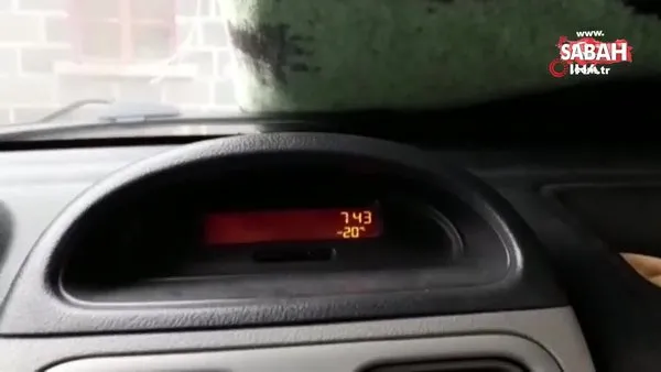 Termometreler eksi 20 dereceyi gördü... Vatandaşlardan araçlara kilimli, battaniyeli soğuk önlemi | Video