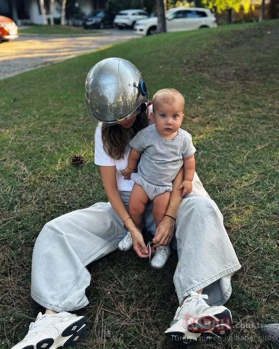 Aslı Enver kızı Elay’ın ilk kez yürüdüğü anları paylaştı! İşte Aslı Enver’in kızının sevimli o anları!