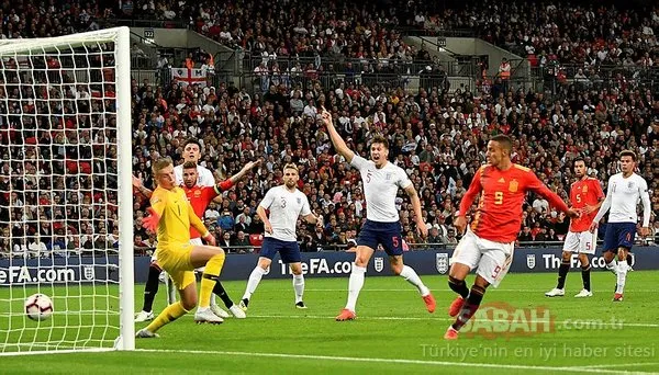 İngiltere - İspanya maçında korku dolu anlar! Luke Shaw...