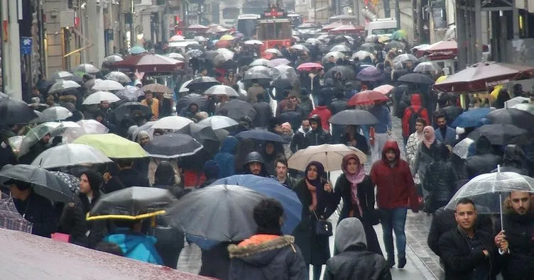 İstiklal Caddesi’nde şemsiye esintisi