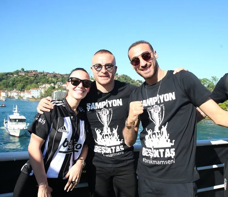 İstanbul Boğazı siyah beyaz! Beşiktaş şampiyonluğun tadını çıkarıyor...