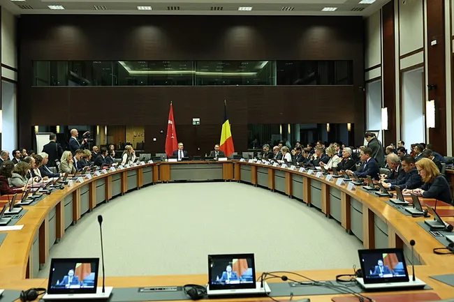 bakan-ciftciden-brukselde-terorle-mucadele-mesaji-orgutler-arasinda-herhangi-bir-ayrim-yapilmamali-1792508331636.jpg Bakan Çiftçi'den Brüksel'de terörle mücadele mesajı: Örgütler arasında herhangi bir ayrım yapılmamalı