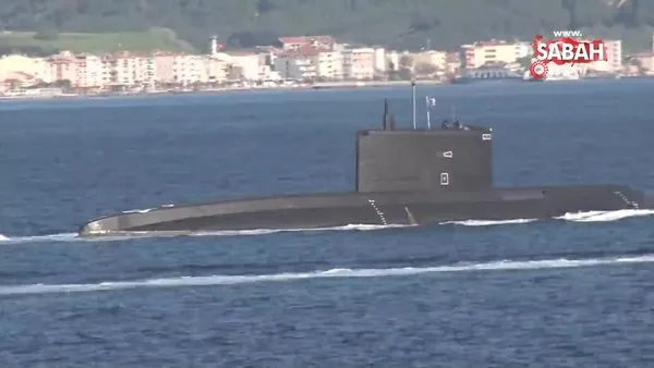 Rus denizaltısı Çanakkale Boğazı'ndan geçti